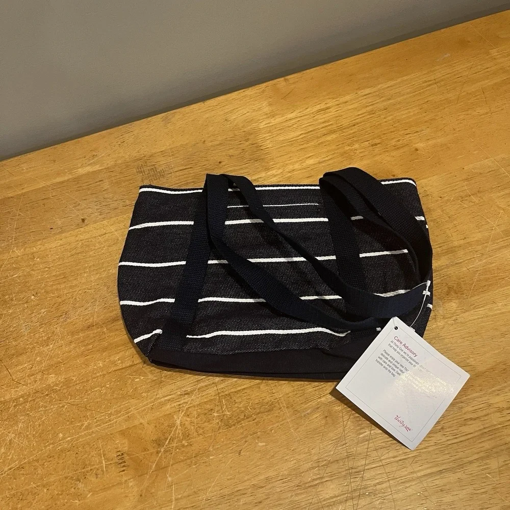 NEW Thirty One Classic‎ Day Bag In Navy Wide Stripe